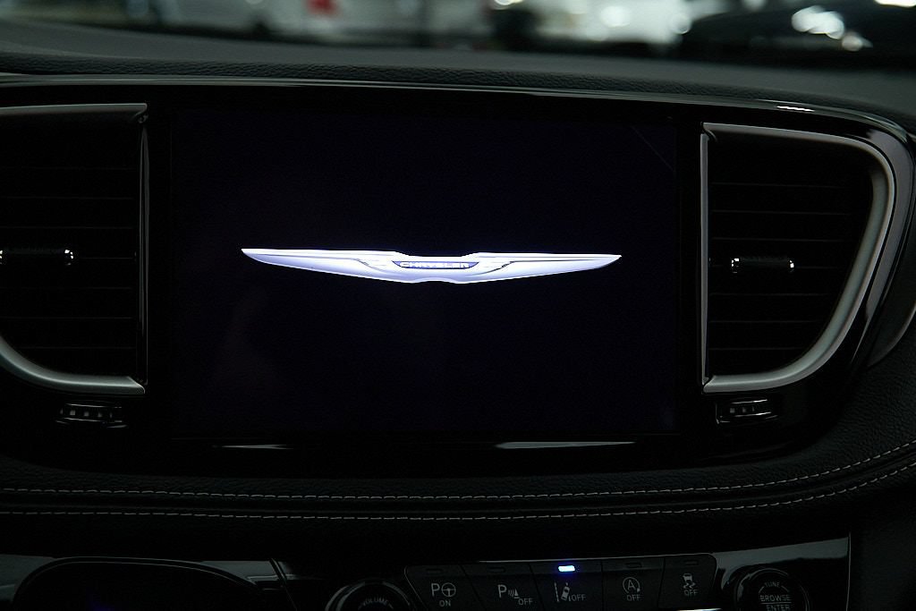 Used 2025 Chrysler Pacifica Select AWD/4WD image 27