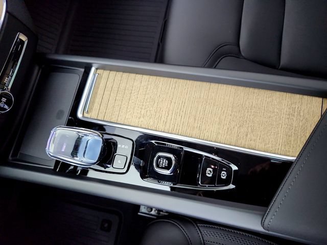 New 2026 Volvo XC60 B5 Plus w/ Protection Package Premier AWD/4WD image 22