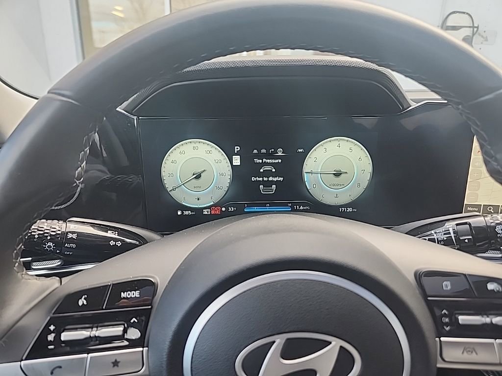 Used 2024 Hyundai Elantra Limited image 17