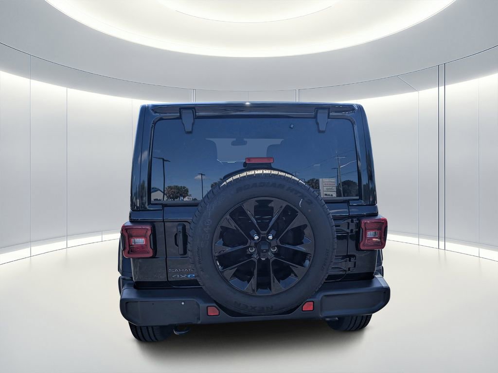 Used 2025 Jeep Wrangler Unlimited Sahara AWD/4WD image 4