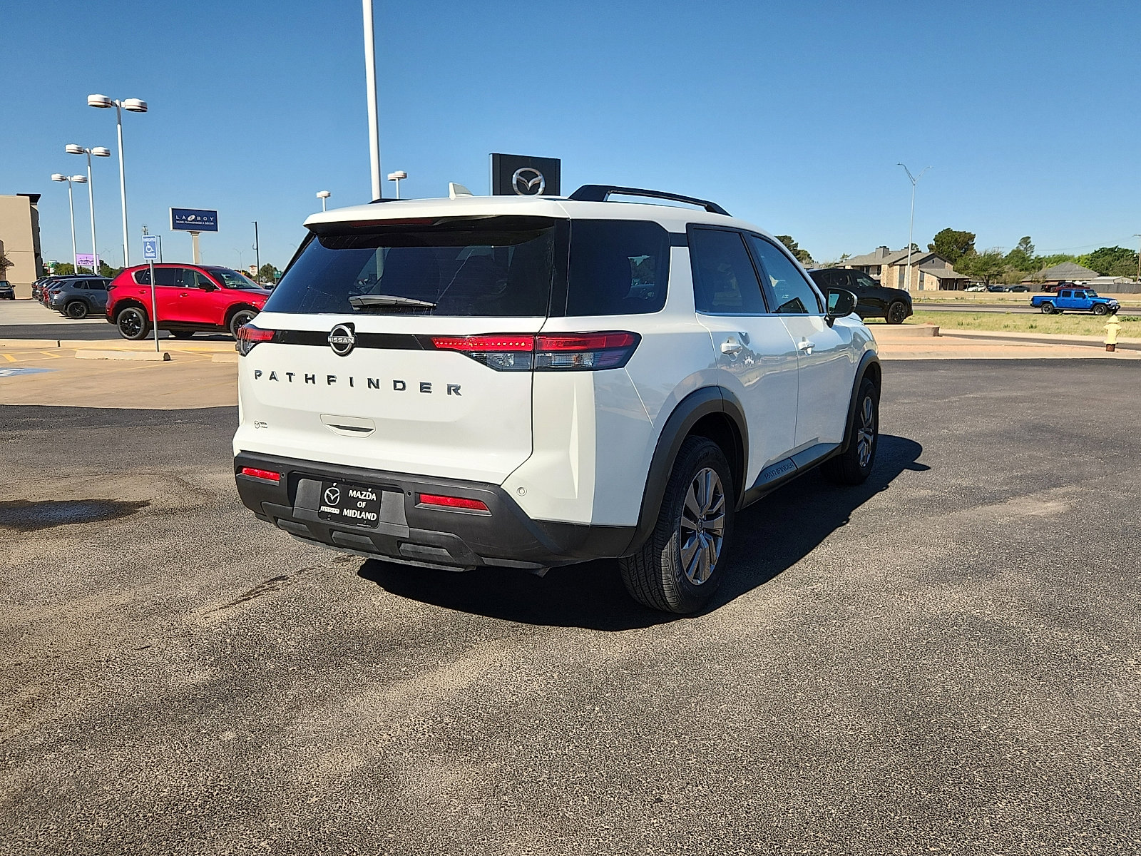 Used 2025 Nissan Pathfinder SV image 7