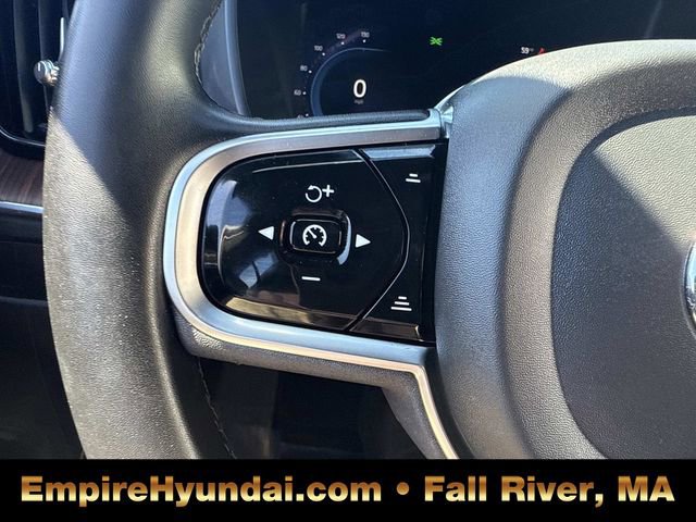 Used 2023 Volvo XC60 B5 Plus image 30