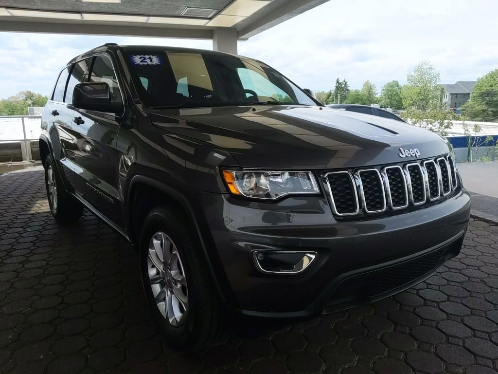 Used 2021 Jeep Grand Cherokee Laredo AWD/4WD image 4