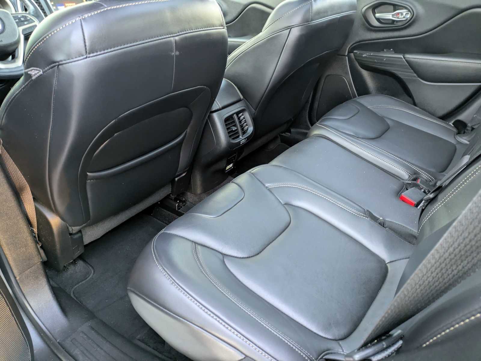 Used 2016 Jeep Cherokee Limited image 15