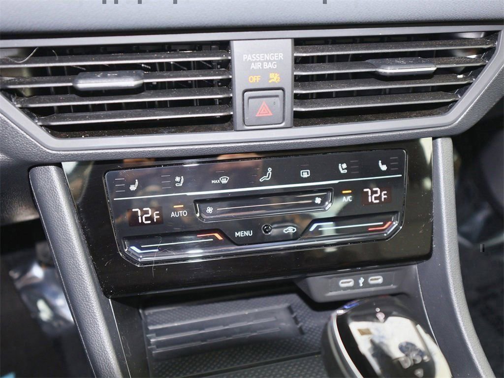 Certified 2025 Volkswagen Jetta SEL image 22