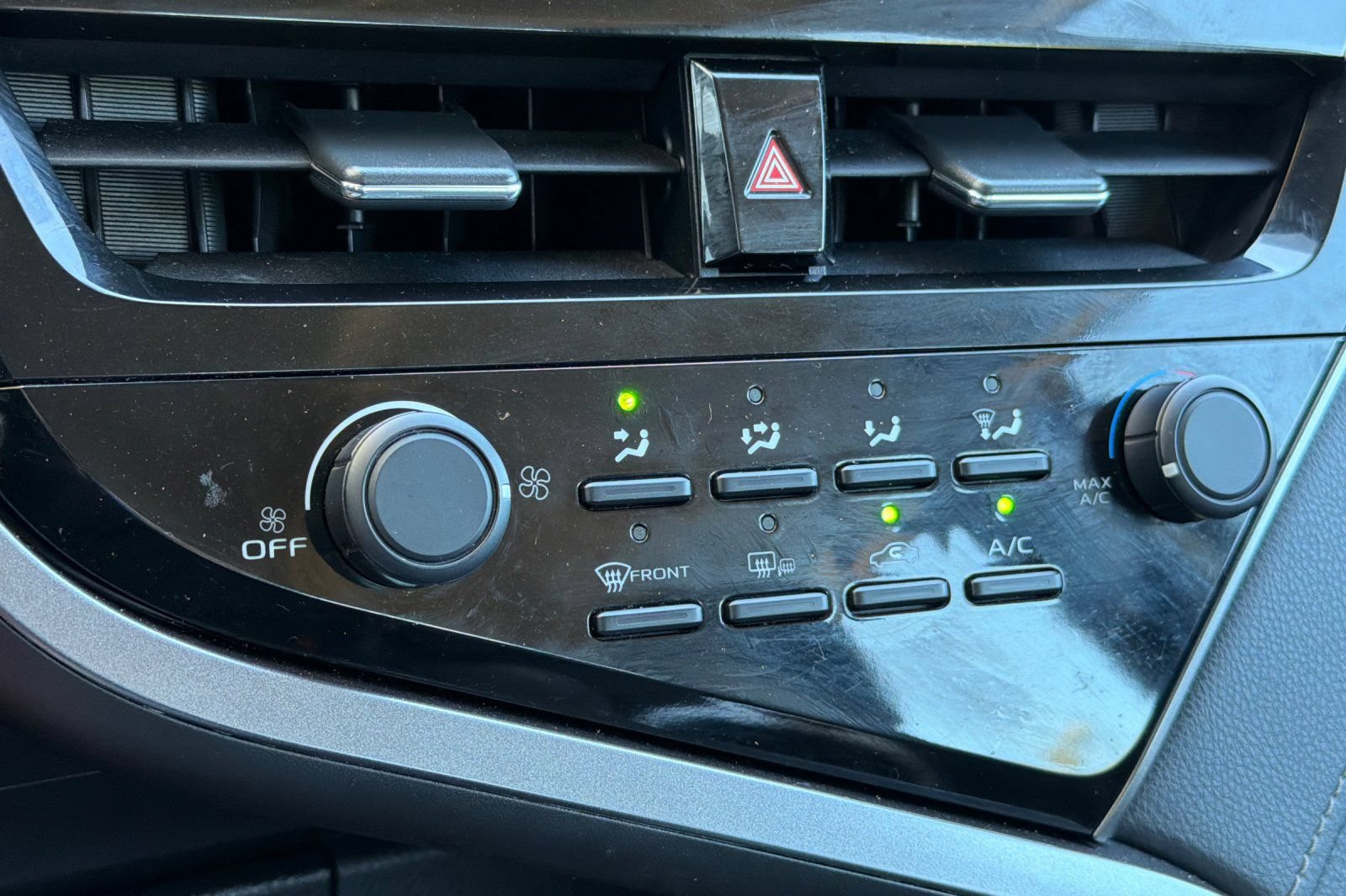 Used 2021 Toyota Camry LE w/ Cold Weather Package FWD image 19