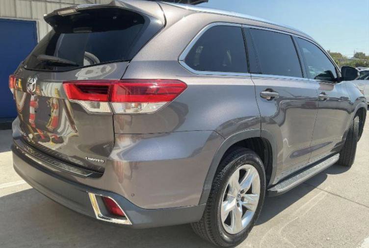 Used 2019 Toyota Highlander Limited image 3