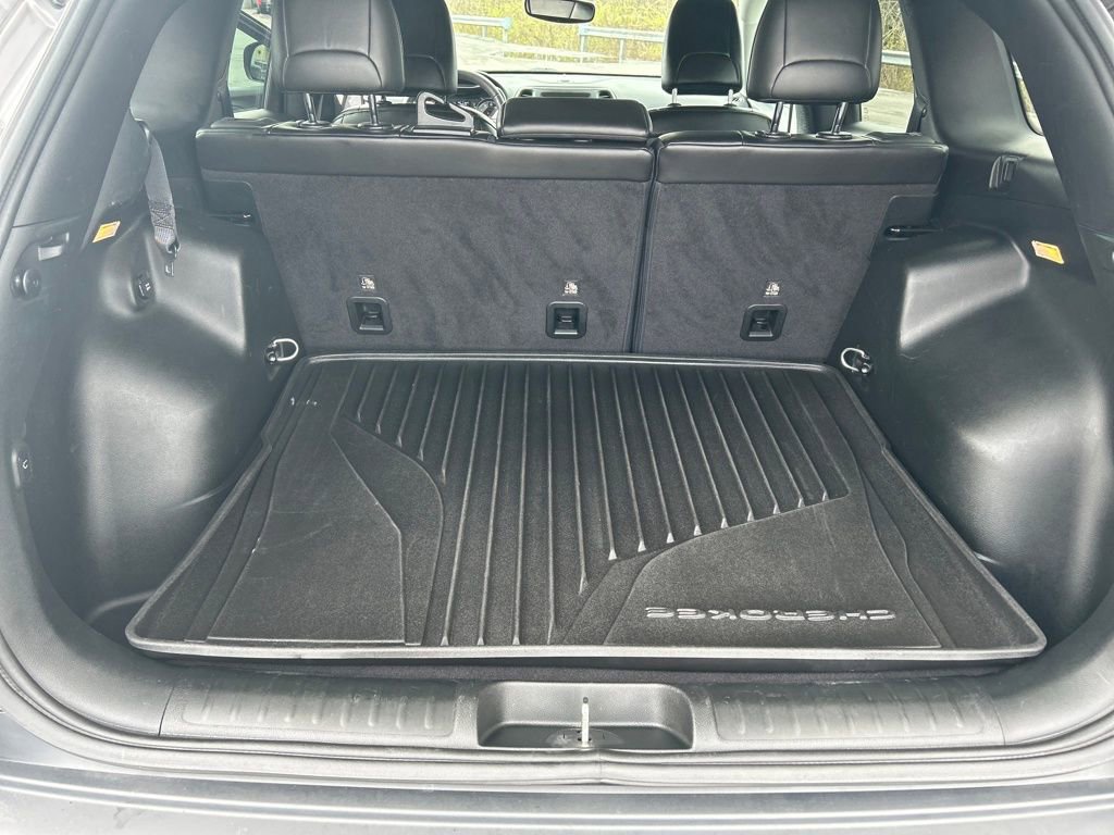 Used 2019 Jeep Cherokee Latitude Plus w/ Comfort/Convenience Group image 18