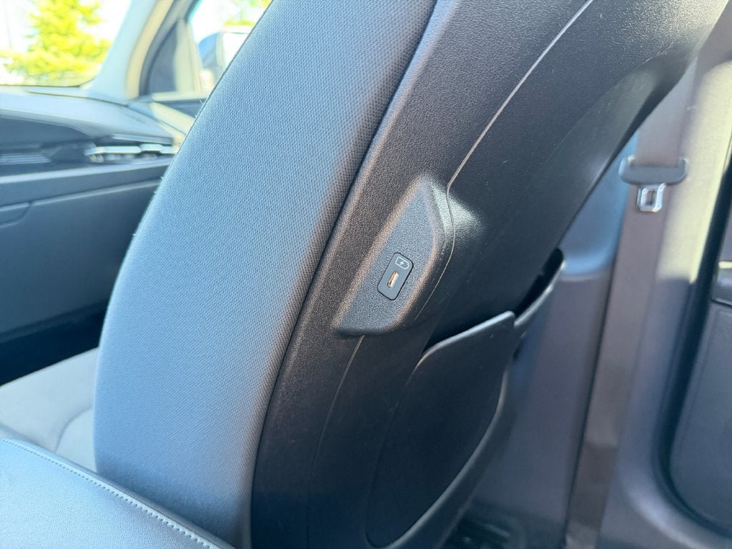 Used 2025 Kia Niro LX FWD image 33