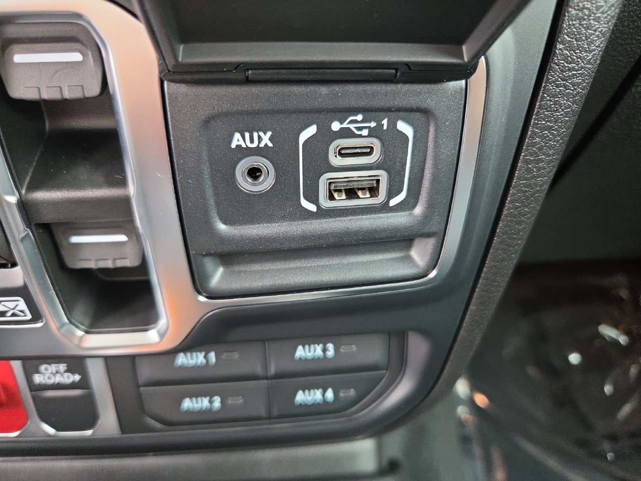 New 2026 Jeep Gladiator Sport AWD/4WD image 11