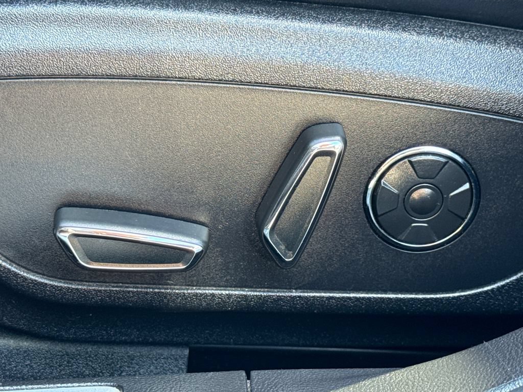 Used 2019 Lincoln MKZ Reserve FWD image 31