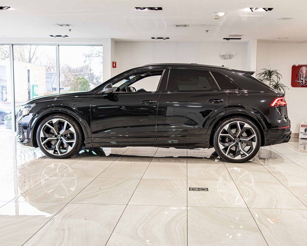 Used 2022 Audi RS Q8 w/ Carbon Optic Package image 7