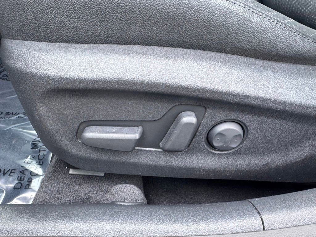 Used 2017 Hyundai Elantra Limited w/ Limited Tech Package 04 image 24