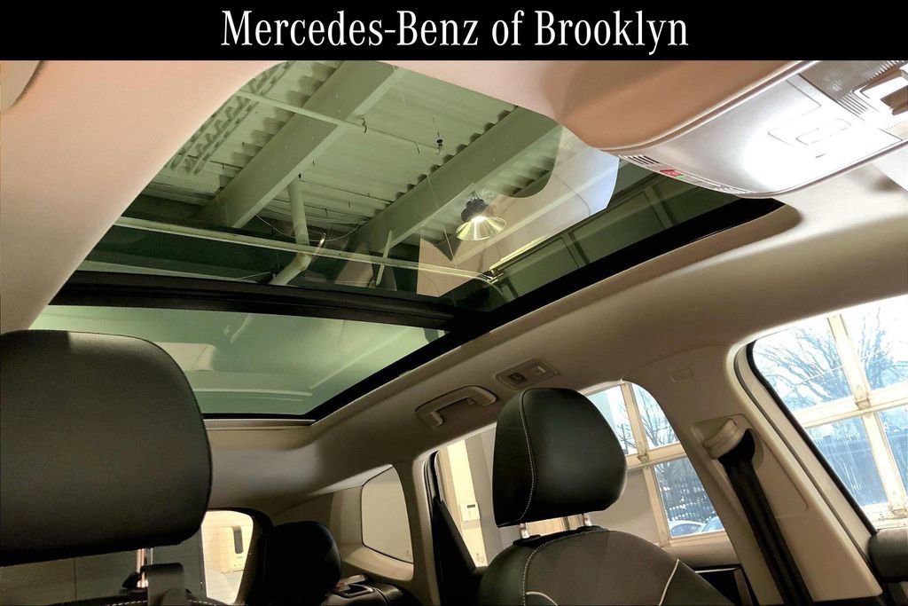 Used 2023 Volkswagen Taos SE w/ Panoramic Sunroof Package AWD/4WD image 13