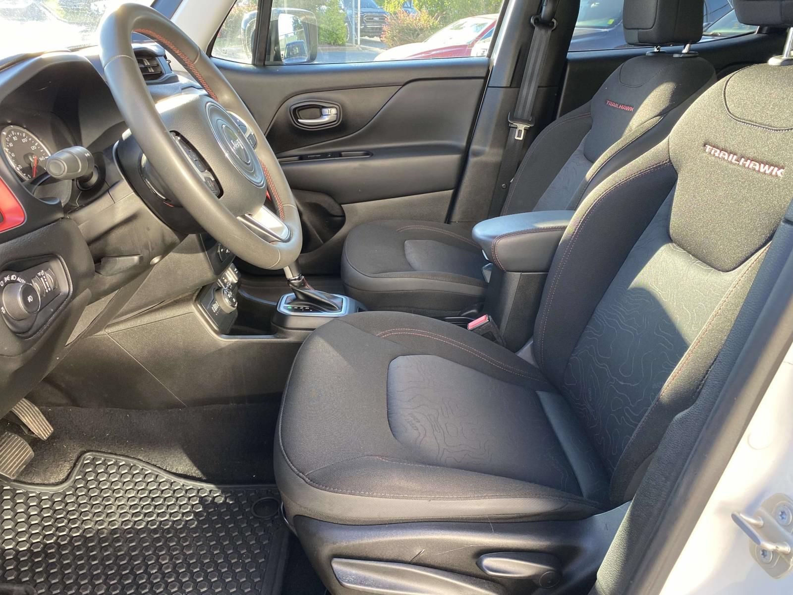 Used 2023 Jeep Renegade Trailhawk AWD/4WD image 24