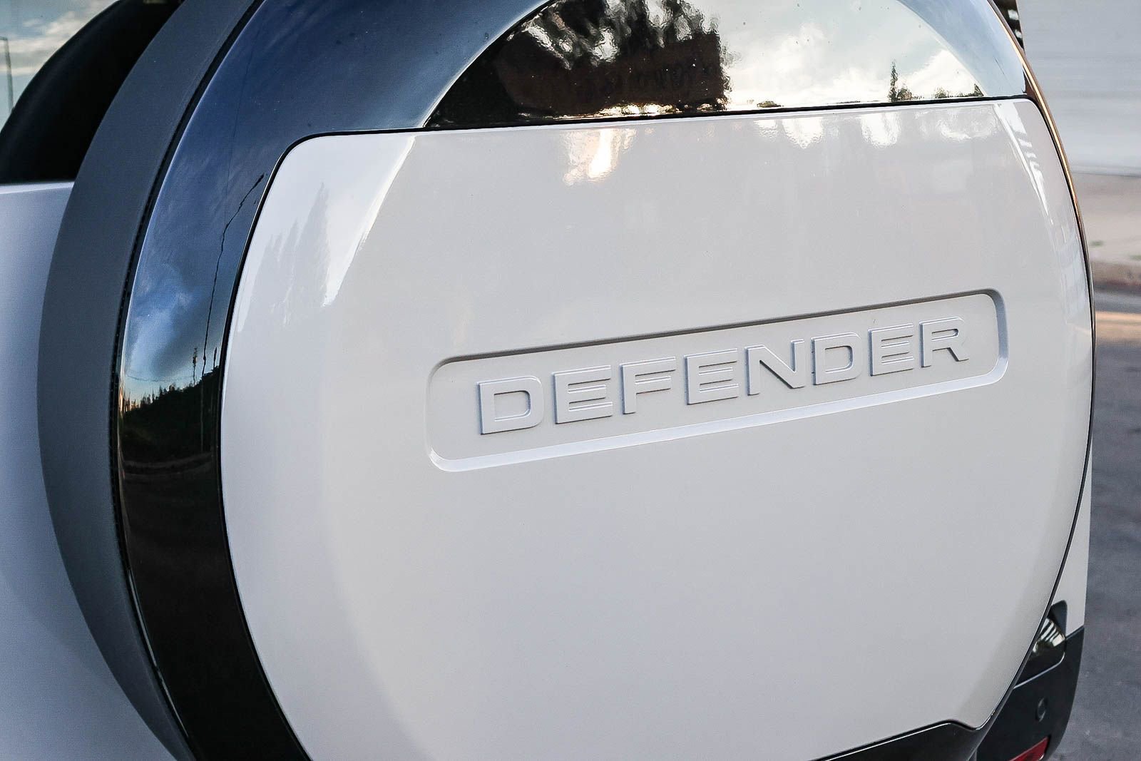 New 2026 Land Rover Defender 130 X-Dynamic SE image 12