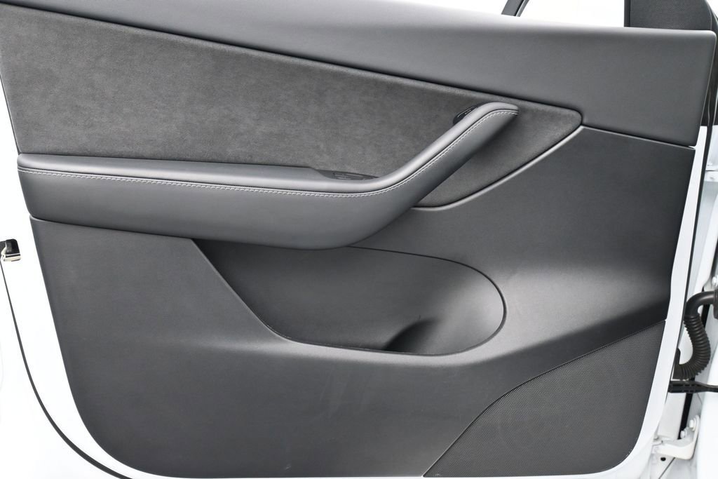 Used 2022 Tesla Model Y Long Range AWD/4WD image 9
