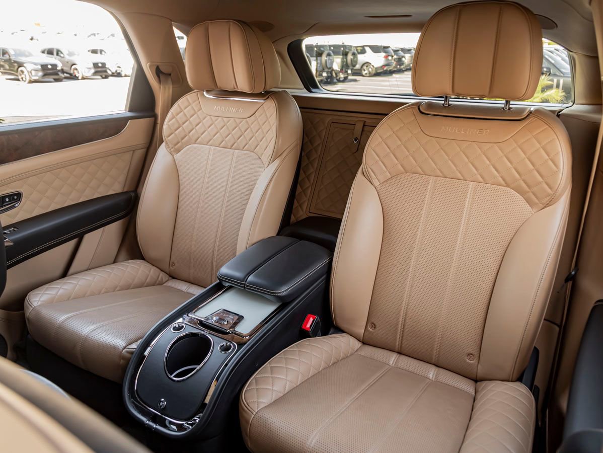 Used 2018 Bentley Bentayga image 26
