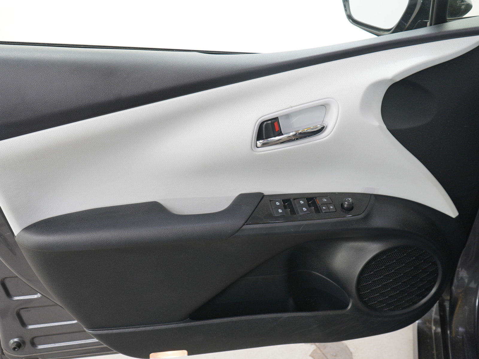 Used 2018 Toyota Prius Four w/ Advanced Technology Package FWD image 19