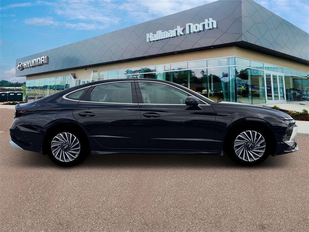 New 2025 Hyundai Sonata Limited image 9