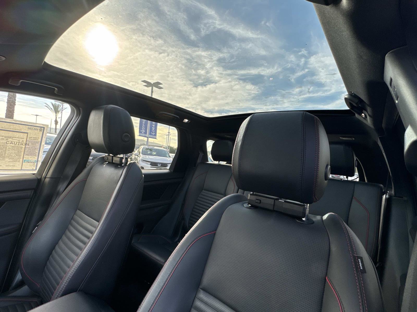 Used 2021 Land Rover Discovery Sport SE R-Dynamic image 2