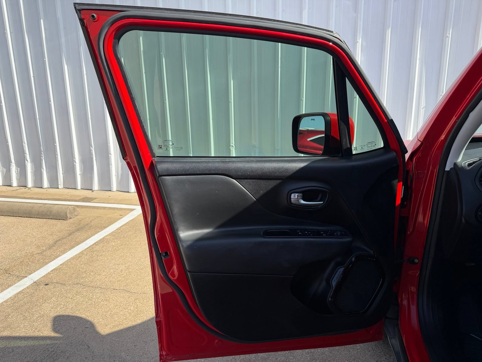 Used 2018 Jeep Renegade Altitude w/ Popular Equipment Group FWD image 23