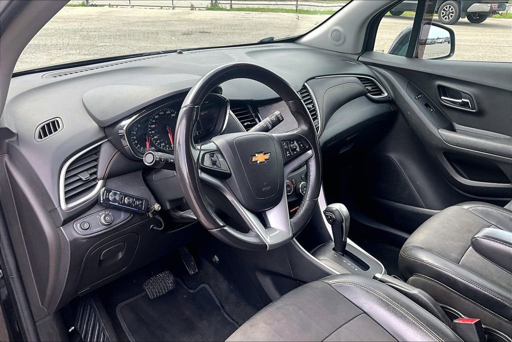 Used 2020 Chevrolet Trax LT w/ LT Convenience Package FWD image 16