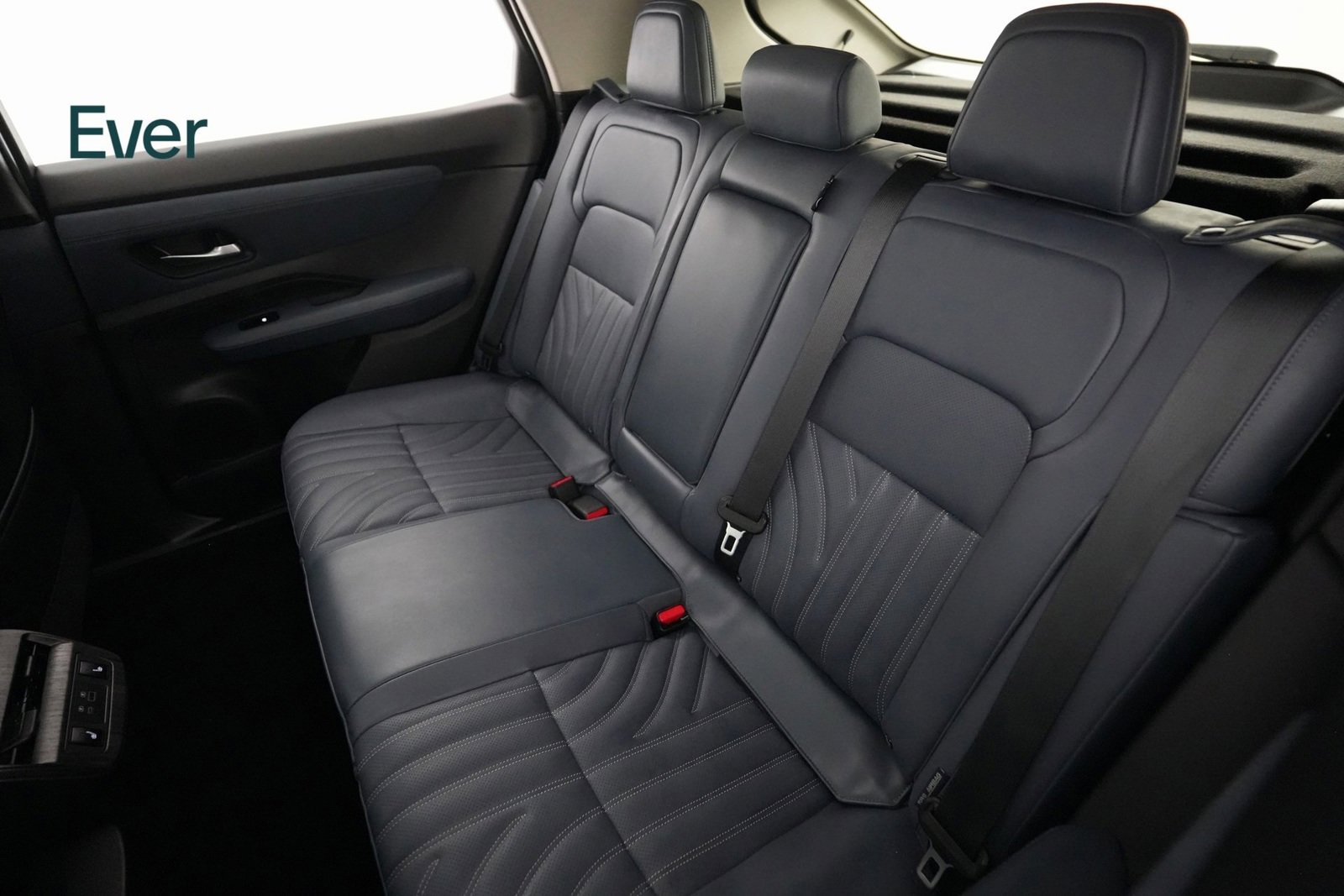 Used 2024 Nissan Ariya AWD image 8