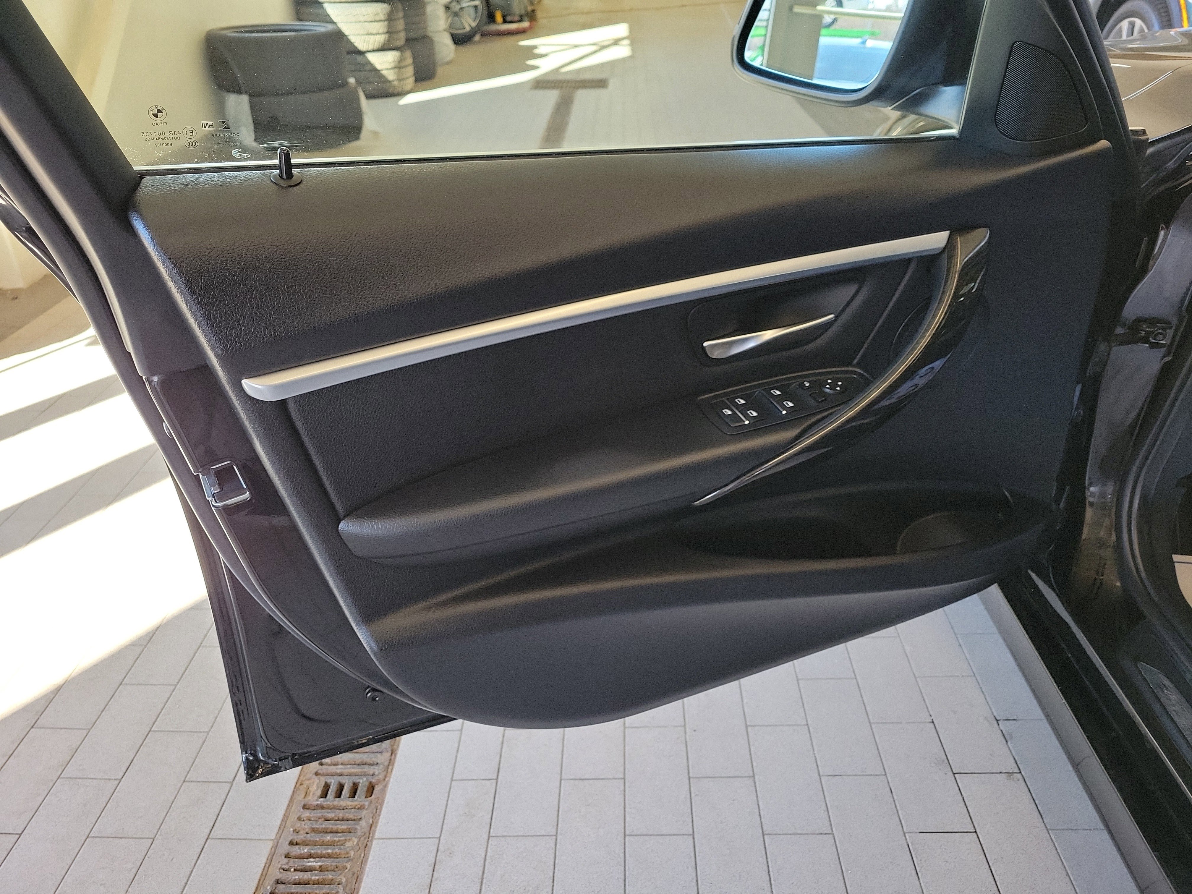 Used 2018 BMW 330i xDrive Sedan image 15