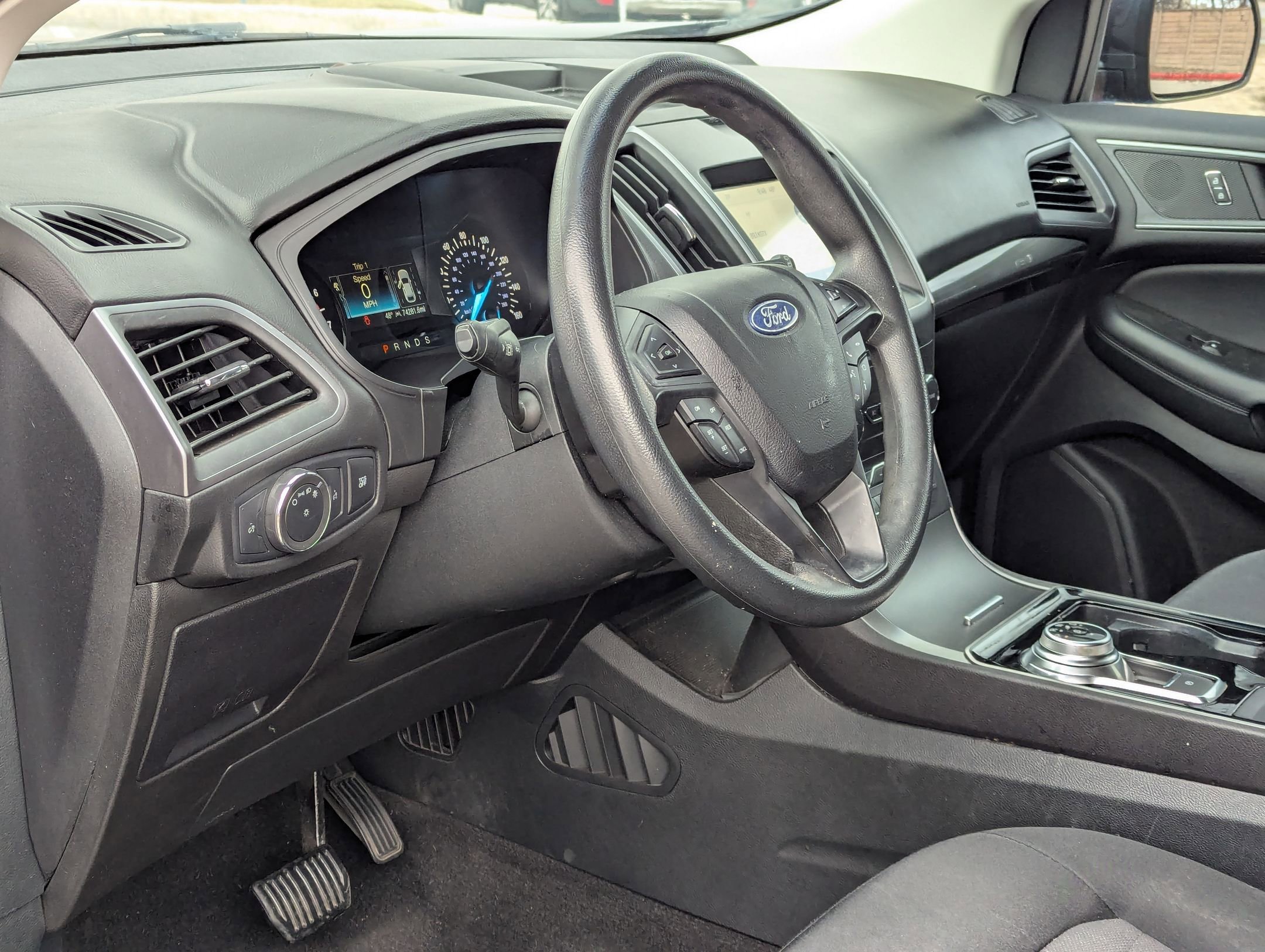 Used 2020 Ford Edge SE image 10