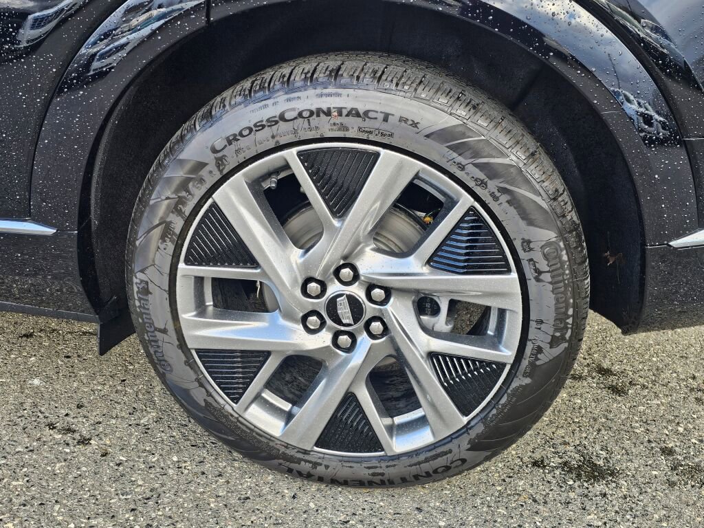 New 2026 Cadillac Optiq Luxury 1 image 8