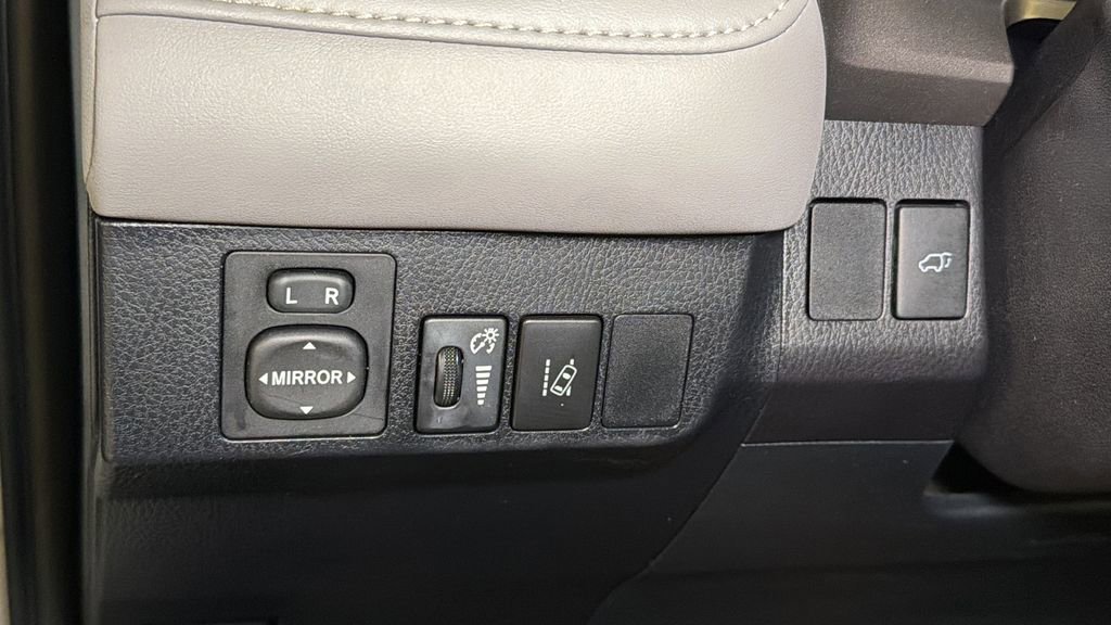 Used 2016 Toyota RAV4 Limited image 24