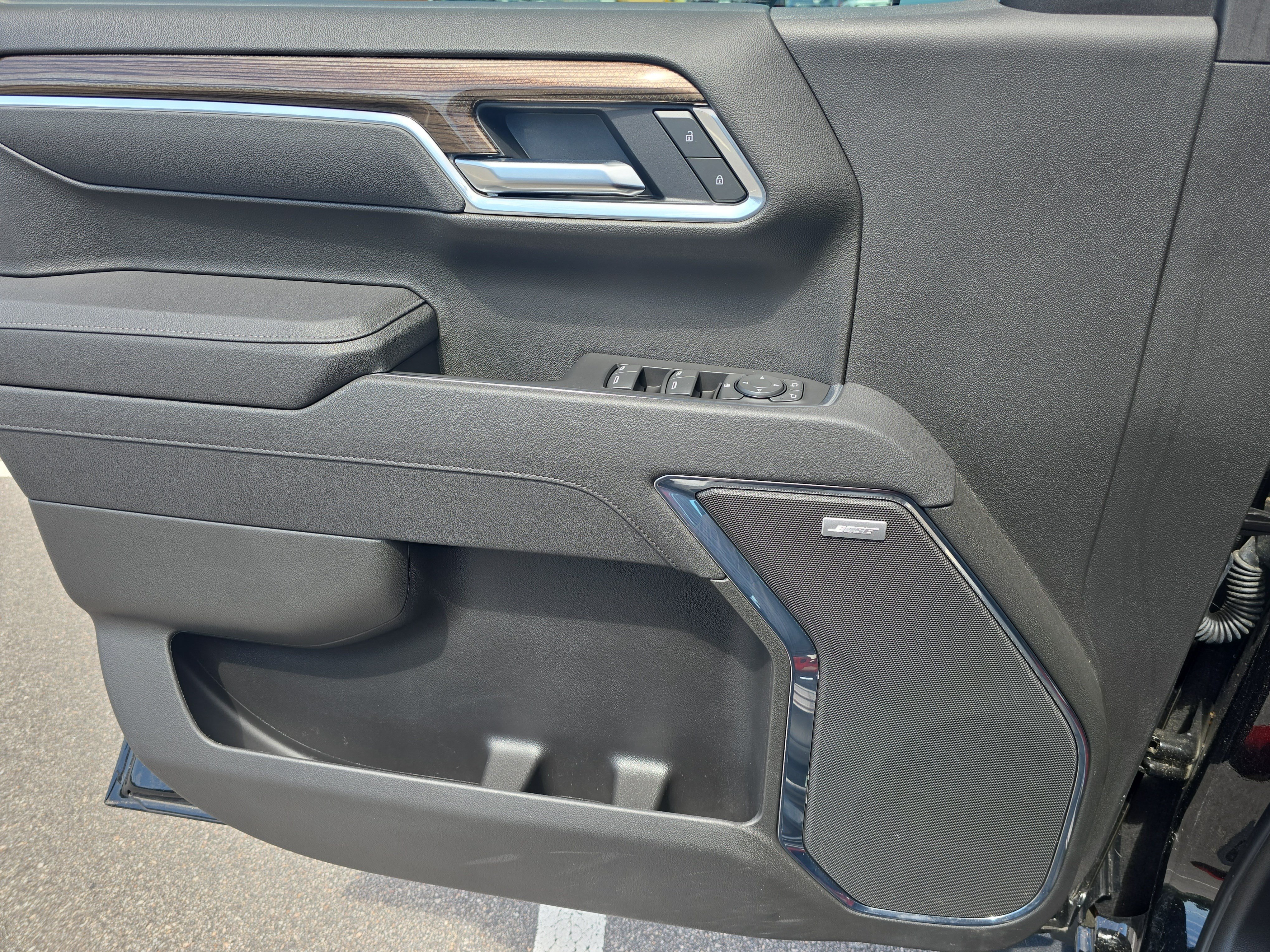 Used 2025 Chevrolet Silverado 1500 LT Trail Boss w/ Convenience Package II AWD/4WD image 28