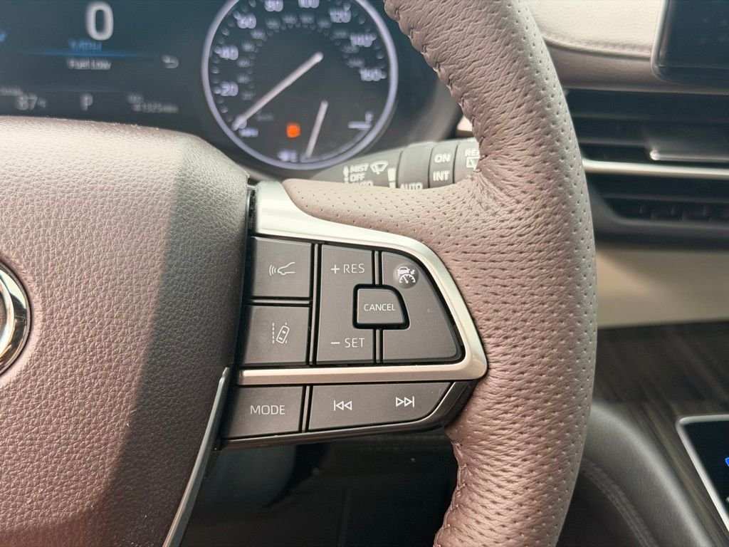 Certified 2024 Toyota Sienna Platinum FWD image 30