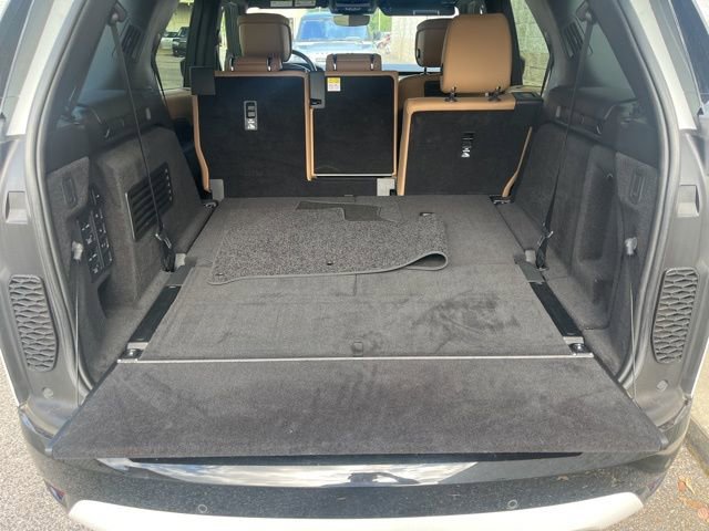 Used 2023 Land Rover Discovery HSE R-Dynamic AWD/4WD image 9