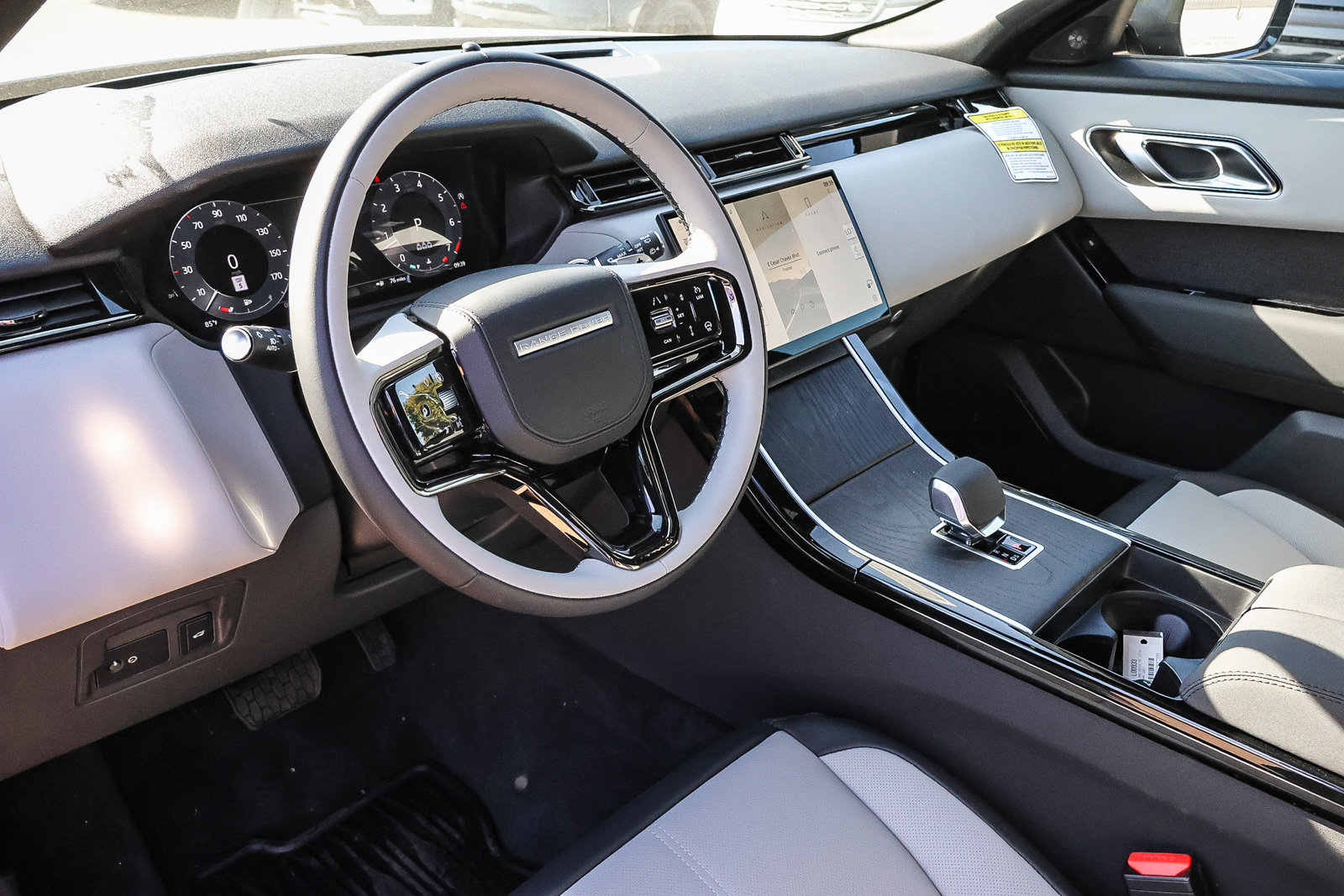 New 2026 Land Rover Range Rover Velar S AWD/4WD image 27