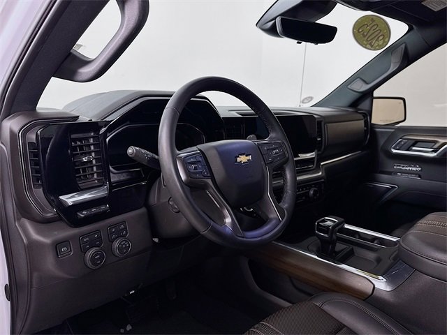 Used 2025 Chevrolet Silverado 1500 High Country w/ Technology Package image 9