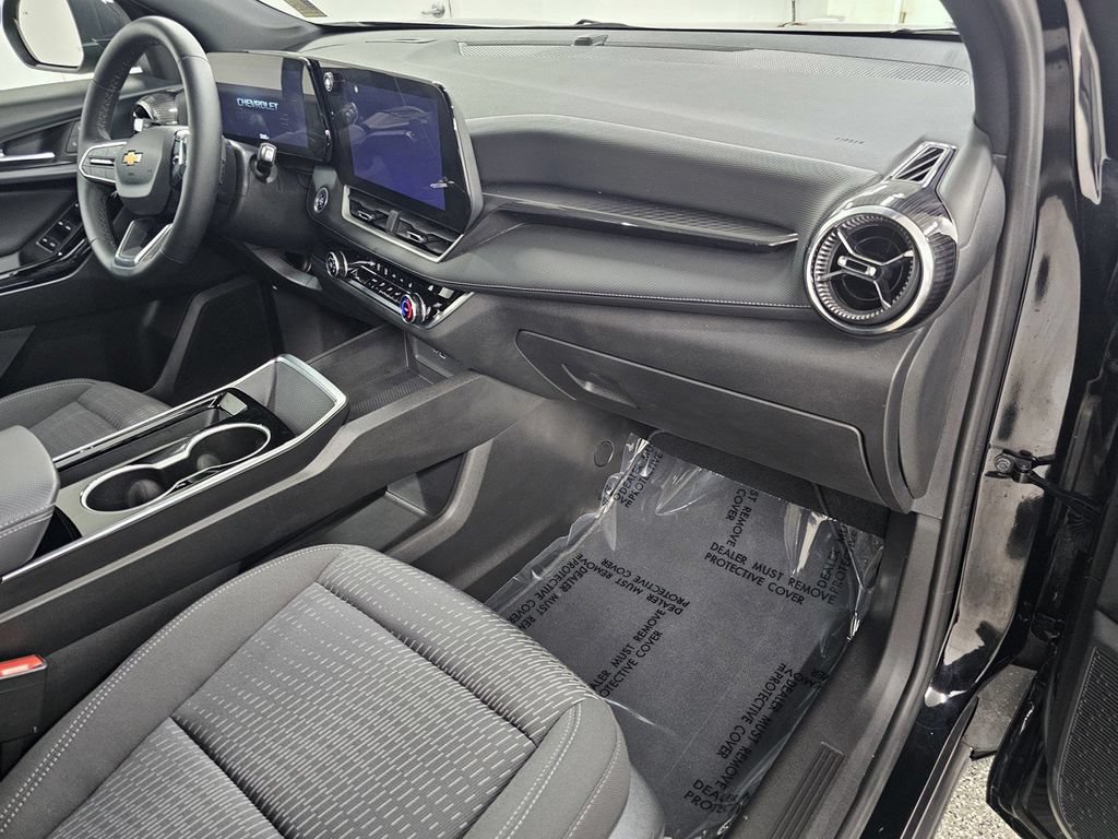 Used 2025 Chevrolet Equinox LT w/ Safety and Technology Package FWD image 12