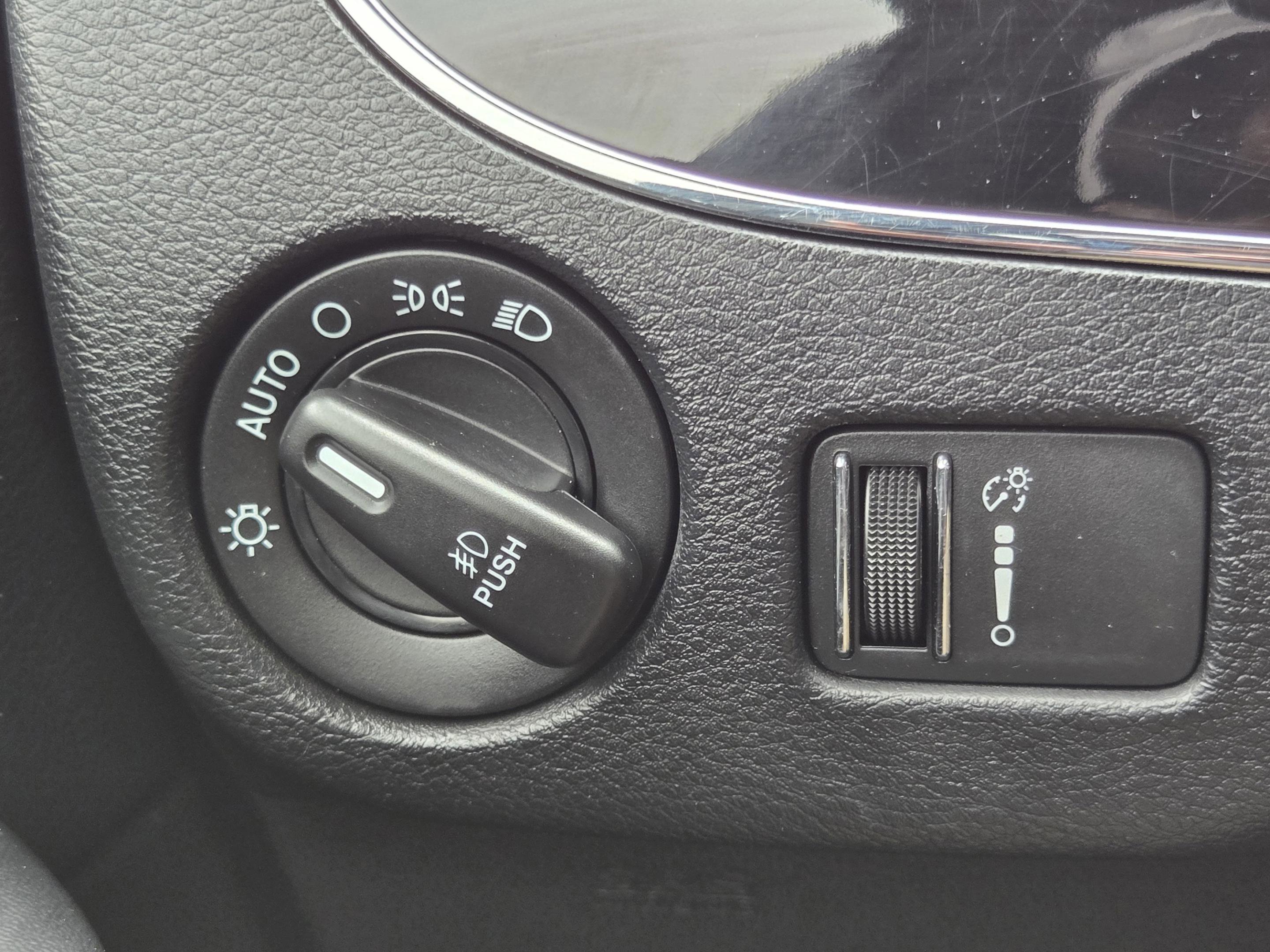 Used 2020 Dodge Grand Caravan SE FWD image 17