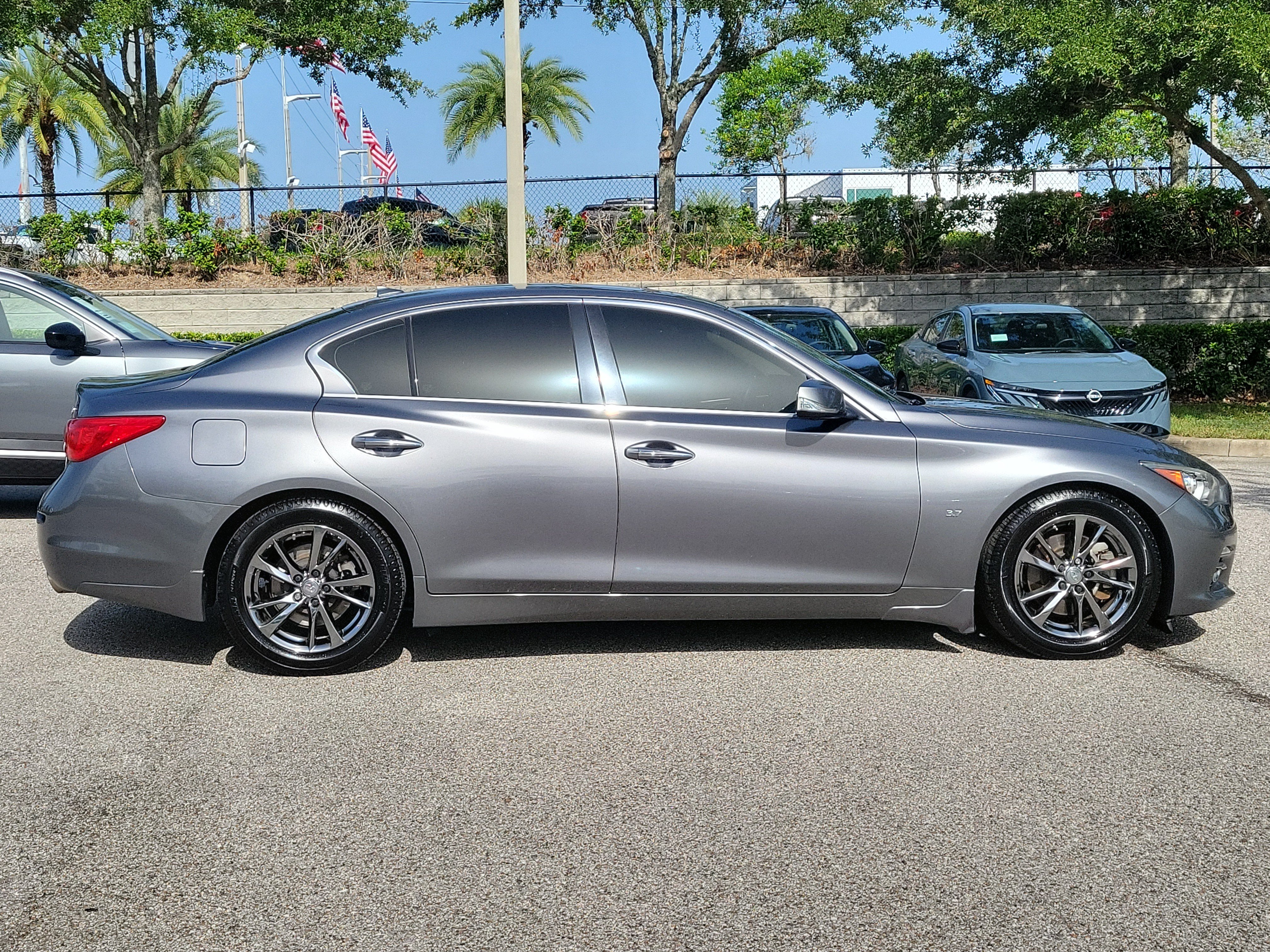 Used 2015 INFINITI Q50 Premium w/ Deluxe Touring Package RWD image 4