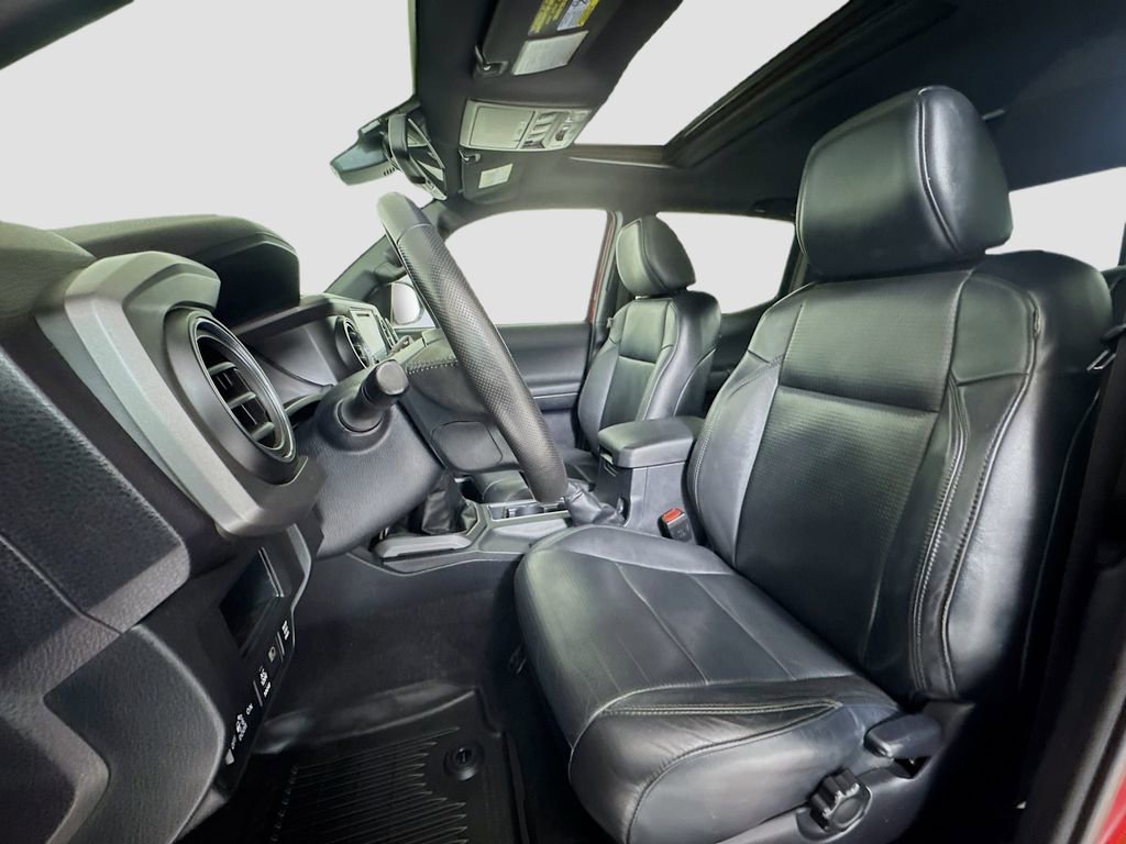 Used 2019 Toyota Tacoma TRD Off-Road w/ TRD Premium Off Road Package image 9