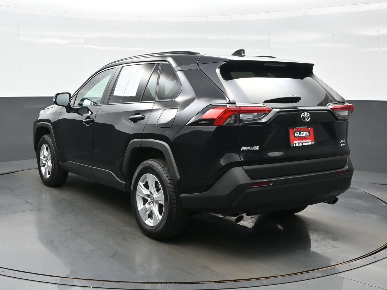 Used 2020 Toyota RAV4 XLE AWD/4WD image 4