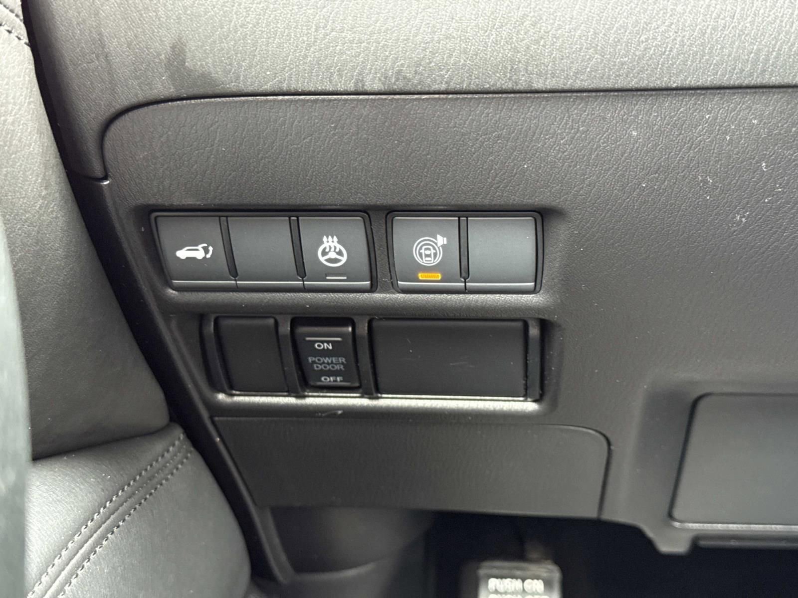 Used 2024 Nissan Armada SL w/ Captain's Chairs Package image 19