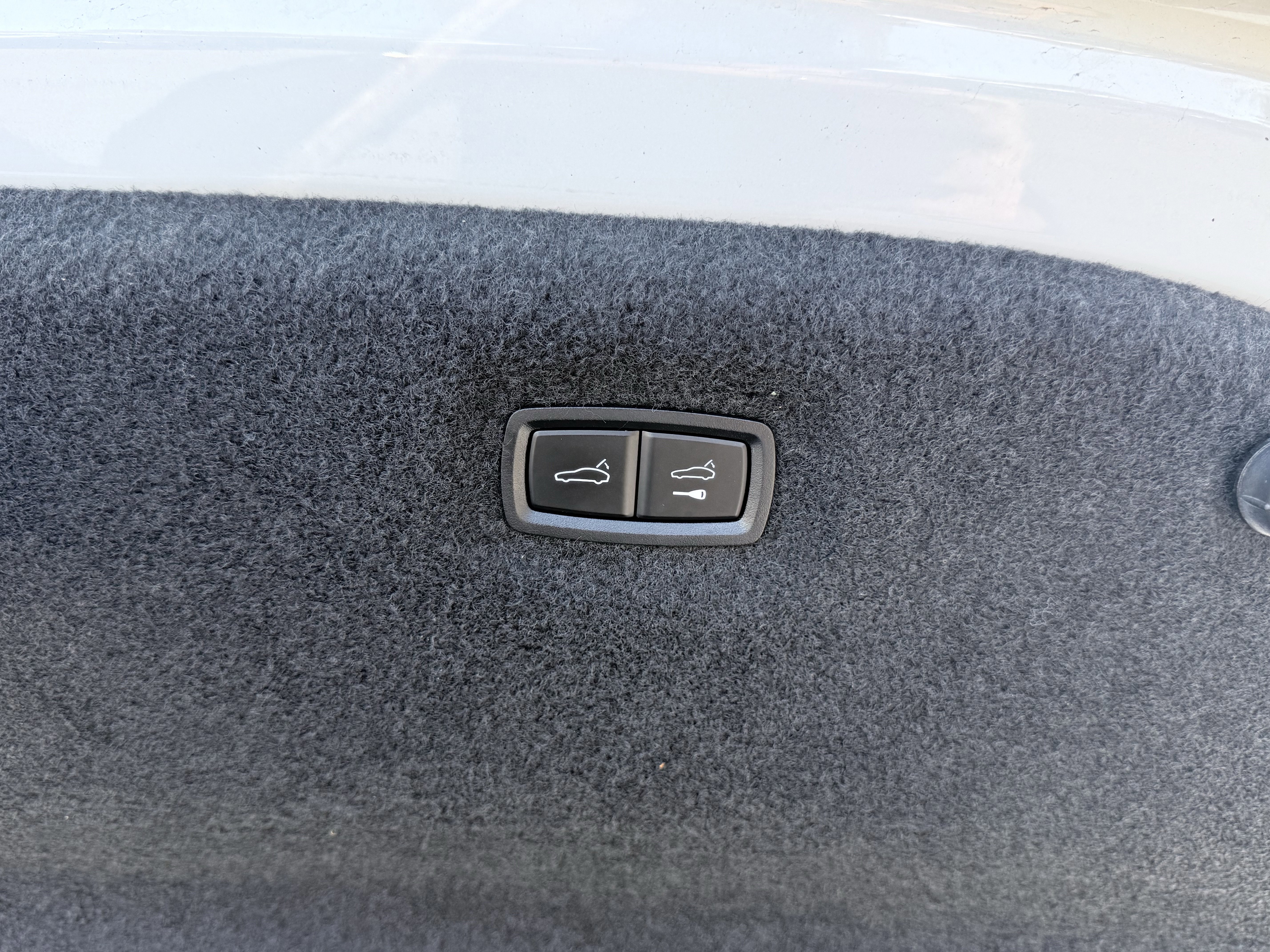 Used 2022 Porsche Taycan image 20