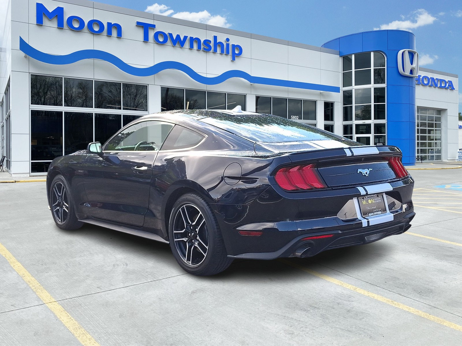 Used 2021 Ford Mustang Premium w/ Equipment Group 201A RWD image 4