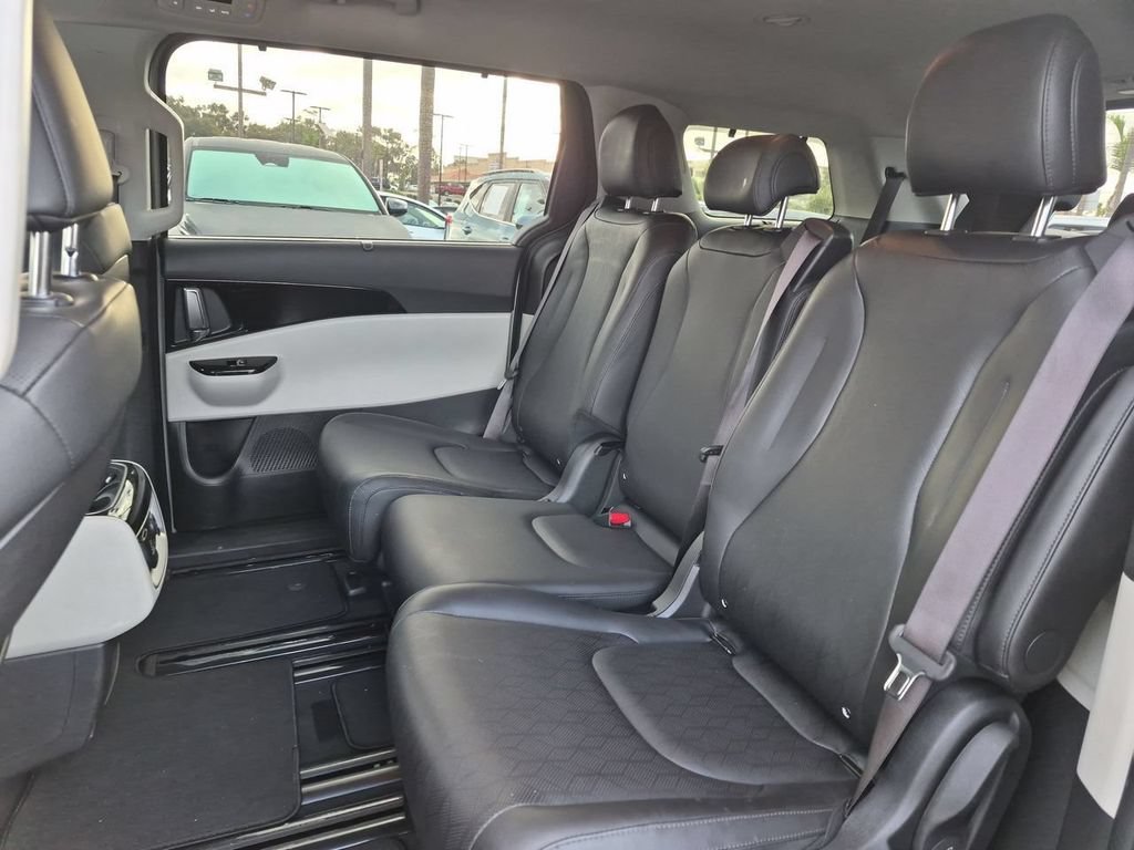 Certified 2023 Kia Carnival SX FWD image 25