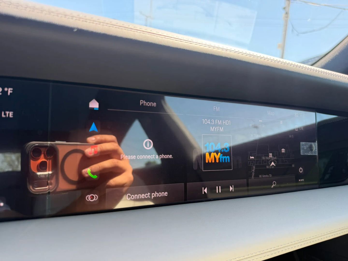 Used 2020 Porsche Taycan 4S image 23