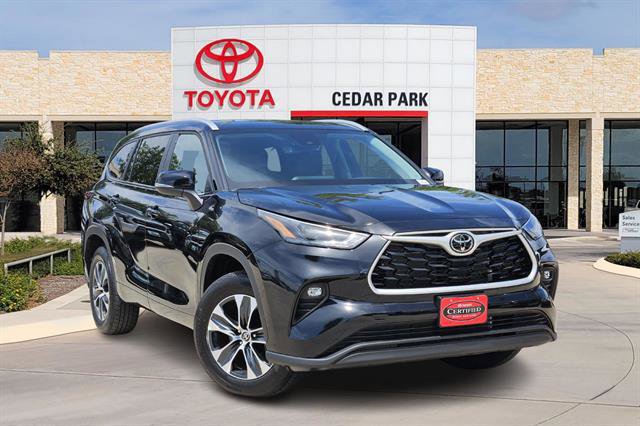 Certified 2025 Toyota Highlander XLE image 1