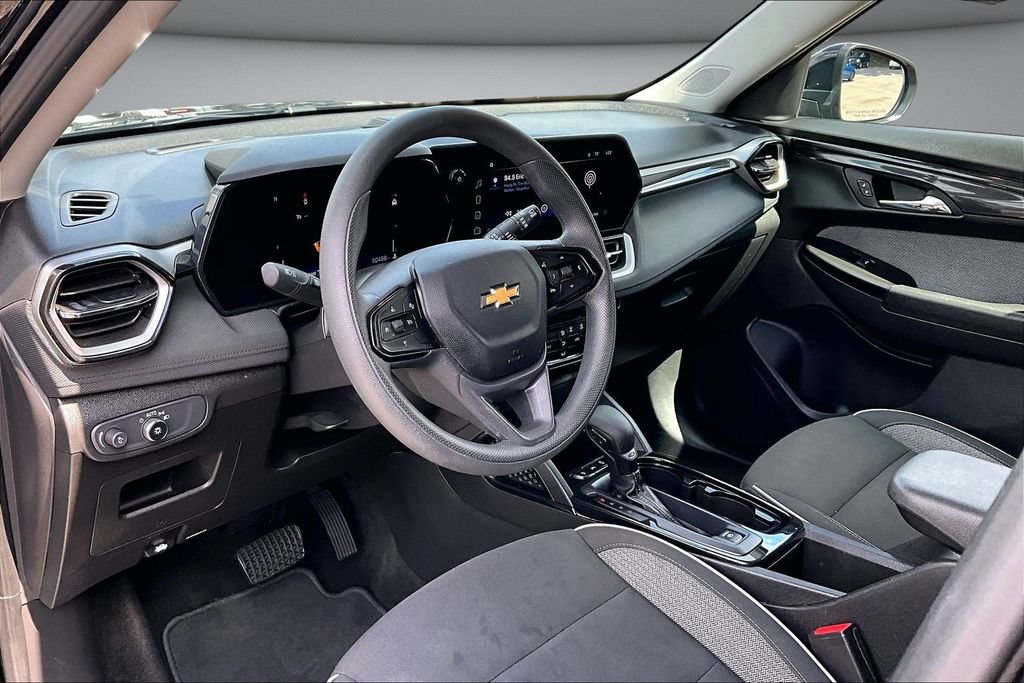 Used 2025 Chevrolet TrailBlazer LT AWD/4WD image 17