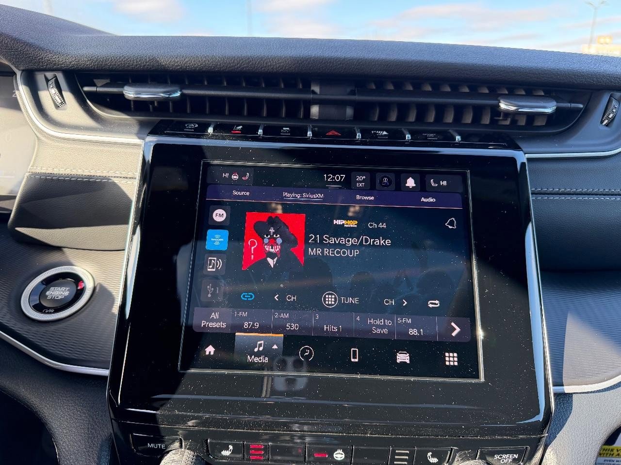 New 2025 Jeep Grand Cherokee Laredo X w/ Luxury Tech Group I image 16